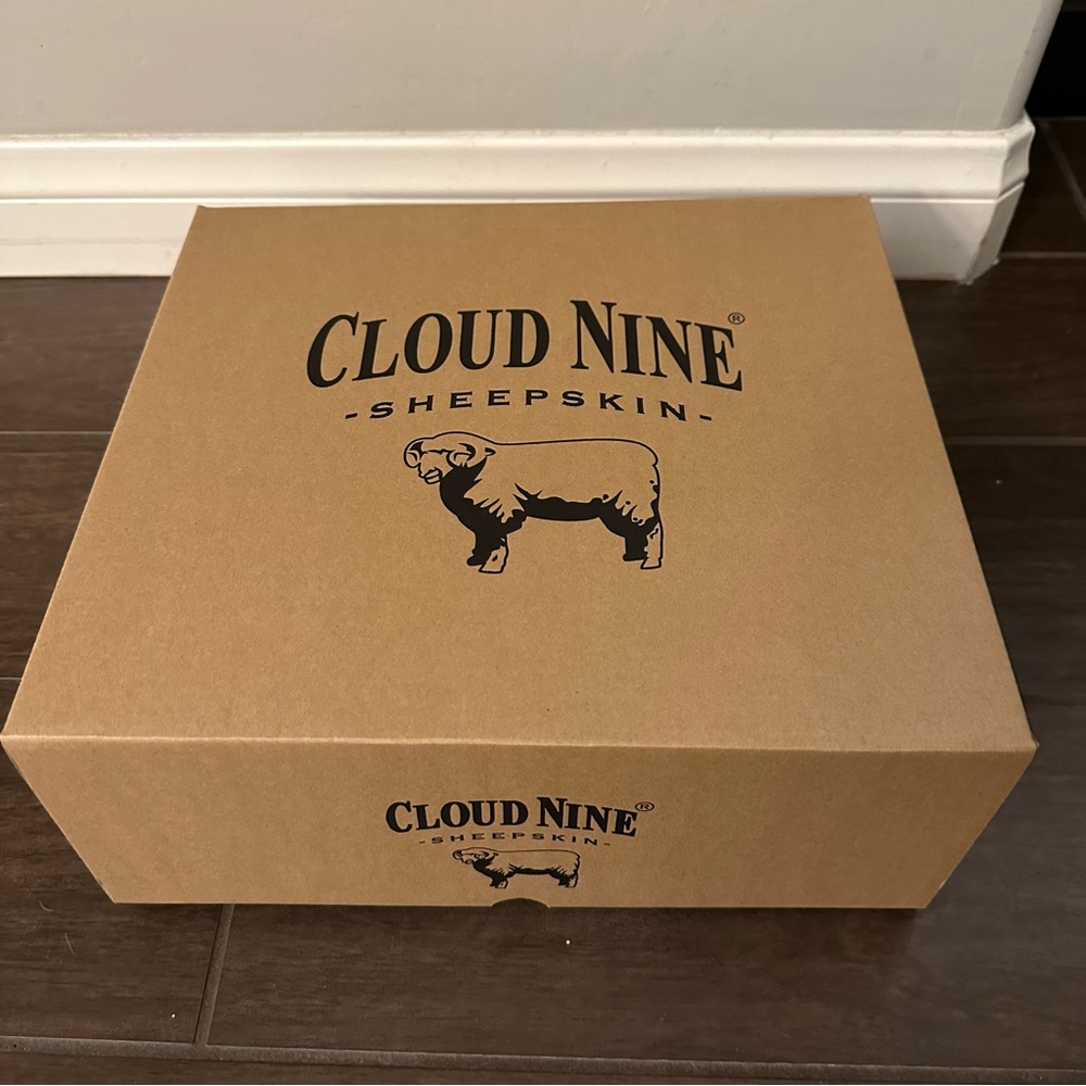 Cloud Nine Rocco Booties. NEW in box. NWT - Picture 5 of 7